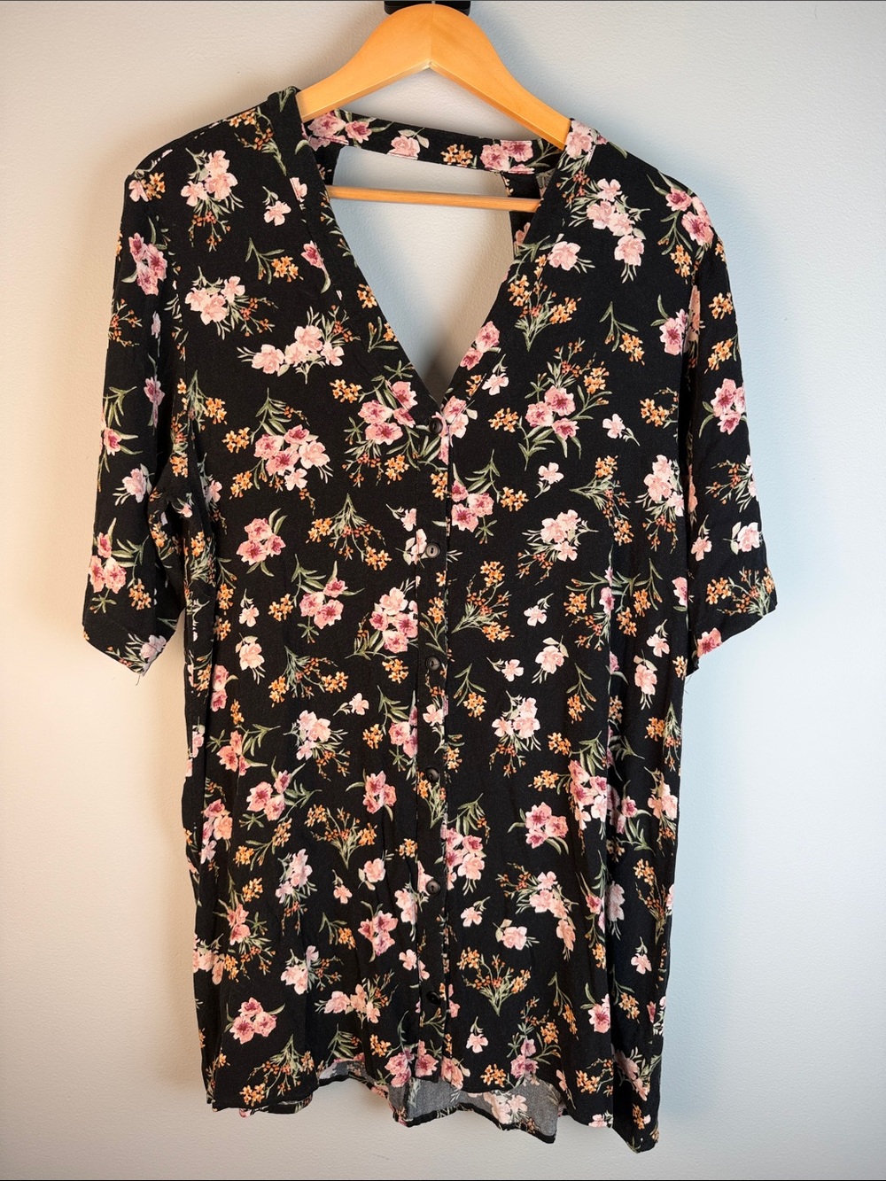 Saltwater LUXE Floral V-Neck Open Back Button up Tunic Boho Chic Size L - Picture 1 of 9